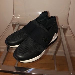 Michael Kors sneaker size 8